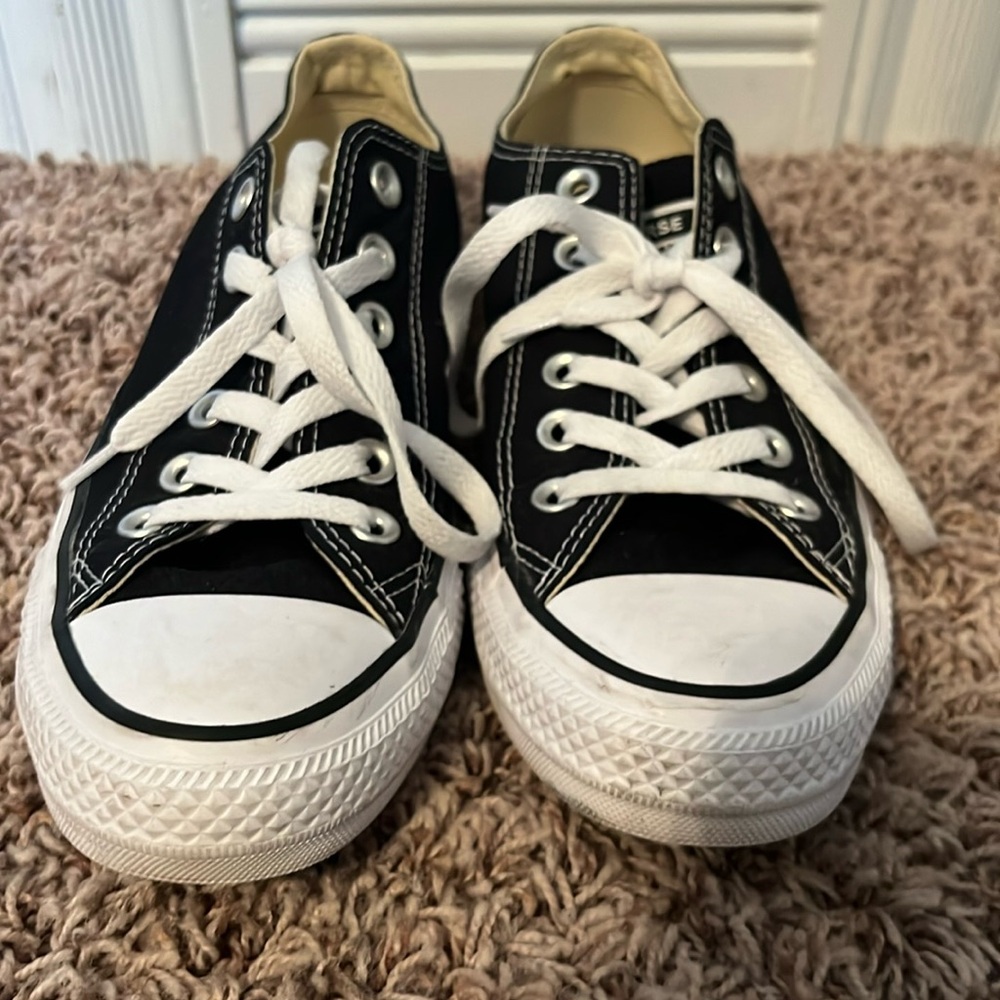 Converse sneakers women Sz 6.5 like new Black/white